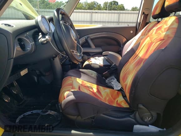 ✅ 2004 MINI Hardtop S • VIN: WMWRE33494TD76550 • Lot: 63759095. Listed on Copart with 81,950 mi. Free auction sales archive from the USA and detailed vehicle history report at DreamBid. Image 7.