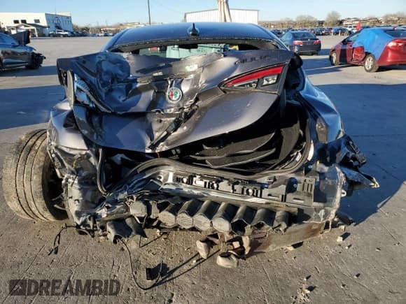 ✅ 2021 Alfa Romeo Giulia Quadrifoglio • VIN: ZARFAMEV2M7646078 • Lot: 82237543. Wystawiony na Copart z przebiegiem Nie podano. Bezpłatny archiwum sprzedaży aukcyjnych z USA i szczegółowy raport historii pojazdu na DreamBid. Zdjęcie 6.