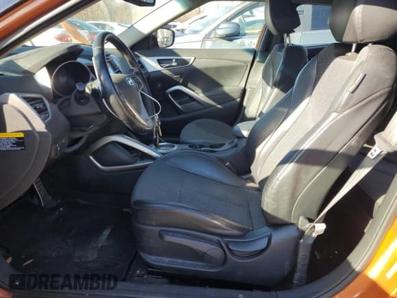 ✅ 2015 Hyundai Veloster • VIN: KMHTC6AD0FU230773 • Lot: 79381334. Wystawiony na Copart z przebiegiem 118 578 mil. Bezpłatny archiwum sprzedaży aukcyjnych z USA i szczegółowy raport historii pojazdu na DreamBid. Zdjęcie 7.