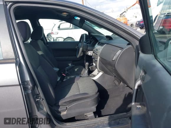 ✅ 2011 Ford Focus SE • VIN: 1FAHP3FN1BW181005 • Lot: 43715124. Wystawiony na IAAI z przebiegiem 168 958 mil. Bezpłatny archiwum sprzedaży aukcyjnych z USA i szczegółowy raport historii pojazdu na DreamBid. Zdjęcie 5.