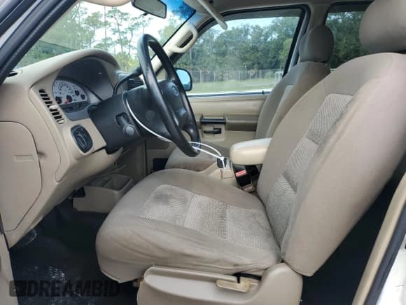 ✅ 2004 Ford Explorer Sport Trac XLS • VIN: 1FMZU67K24UC13080 • Lot: 57996855. Wystawiony na Copart z przebiegiem 140 707 mil. Bezpłatny archiwum sprzedaży aukcyjnych z USA i szczegółowy raport historii pojazdu na DreamBid. Zdjęcie 7.