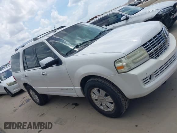 ✅ 2011 Lincoln Navigator • VIN: 5LMJJ2J53BEJ02835 • Lot: 42744036. Wystawiony na IAAI z przebiegiem 230 610 mil. Bezpłatny archiwum sprzedaży aukcyjnych z USA i szczegółowy raport historii pojazdu na DreamBid. Zdjęcie 13.