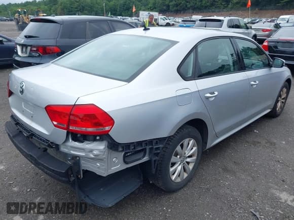 ✅ 2013 Volkswagen Passat S • VIN: 1VWAP7A38DC080506 • Lot: 42680387. Listed on IAAI with 297,230 mi. Free auction sales archive from the USA and detailed vehicle history report at DreamBid. Image 4.