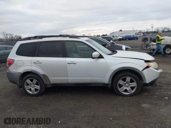 ✅ 2009 Subaru Forester X • VIN: JF2SH63689H721462 • Lot: 43787908. Listed on IAAI with 139,674 mi. Free auction sales archive from the USA and detailed vehicle history report at DreamBid. Image 13.