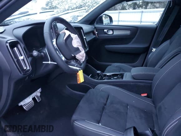 ✅ 2022 Volvo XC40 Twin Plus • VIN: YV4ED3UR9N2764331 • Lot: 72852362. Wystawiony na Copart z przebiegiem Nie podano. Bezpłatny archiwum sprzedaży aukcyjnych z USA i szczegółowy raport historii pojazdu na DreamBid. Zdjęcie 7.