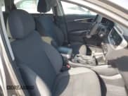 ✅ 2019 Kia Sorento LX • VIN: 5XYPG4A39KG541281 • Lot: 43645408. Wystawiony na IAAI z przebiegiem 121 196 mil. Bezpłatny archiwum sprzedaży aukcyjnych z USA i szczegółowy raport historii pojazdu na DreamBid. Zdjęcie 5.