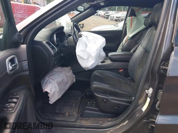 ✅ 2019 Jeep Grand Cherokee Laredo • VIN: 1C4RJFAGXKC625851 • Lot: 42804845. Wystawiony na IAAI z przebiegiem 77 303 mil. Bezpłatny archiwum sprzedaży aukcyjnych z USA i szczegółowy raport historii pojazdu na DreamBid. Zdjęcie 5.