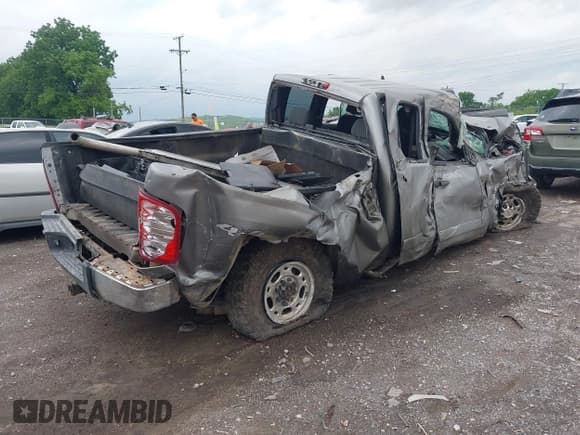 ✅ 2008 Chevrolet Silverado 2500HD 1LT • VIN: 1GCHK29698E151210 • Lot: 42301136. Wystawiony na IAAI z przebiegiem 281 091 mil. Bezpłatny archiwum sprzedaży aukcyjnych z USA i szczegółowy raport historii pojazdu na DreamBid. Zdjęcie 4.