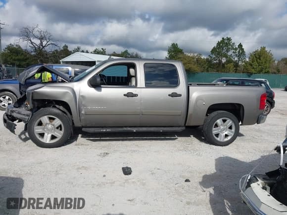 ✅ 2007 Chevrolet Silverado 1500 1LT • VIN: 3GCEC13J27G510315 • Lot: 41509767. Wystawiony na IAAI z przebiegiem 273 602 mil. Bezpłatny archiwum sprzedaży aukcyjnych z USA i szczegółowy raport historii pojazdu na DreamBid. Zdjęcie 15.