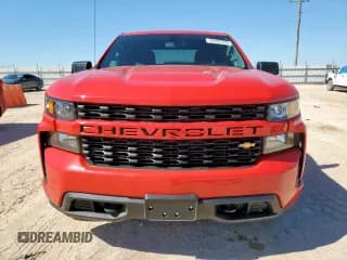 ✅ 2019 Chevrolet Silverado 1500 Custom • VIN: 1GCRWBEF9KZ299243 • Lot: 84202355. Wystawiony na Copart z przebiegiem 110 147 mil. Bezpłatny archiwum sprzedaży aukcyjnych z USA i szczegółowy raport historii pojazdu na DreamBid. Zdjęcie 5.