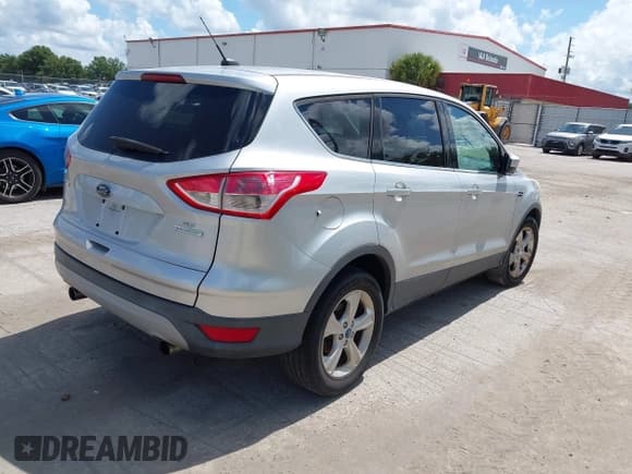 ✅ 2013 Ford Escape SE • VIN: 1FMCU0GX3DUA73538 • Lot: 42553358. Wystawiony na IAAI z przebiegiem 157 320 mil. Bezpłatny archiwum sprzedaży aukcyjnych z USA i szczegółowy raport historii pojazdu na DreamBid. Zdjęcie 4.