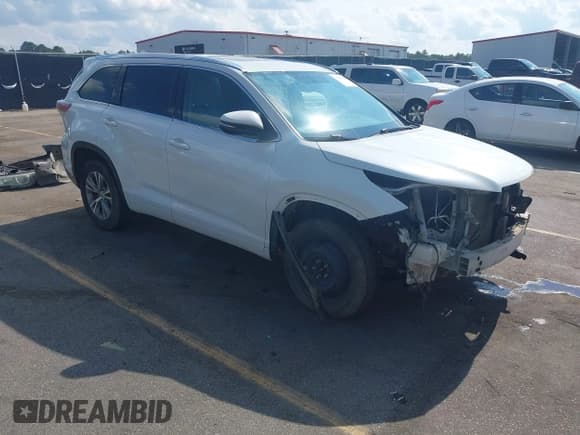 ✅ 2015 Toyota Highlander XLE • VIN: 5TDKKRFH6FS078258 • Lot: 43047266. Wystawiony na IAAI z przebiegiem 183 990 mil. Bezpłatny archiwum sprzedaży aukcyjnych z USA i szczegółowy raport historii pojazdu na DreamBid. Zdjęcie 1.