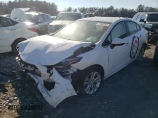 ✅ 2019 Chevrolet Cruze LT • VIN: 1G1BE5SM0K7112324 • Lot: 31966722. Listed on Copart with 19,452 mi. Free auction sales archive from the USA and detailed vehicle history report at DreamBid. Image 2.