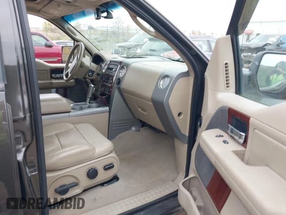 ✅ 2007 Ford F-150 XLT • VIN: 1FTPW14V67KC90364 • Lot: 43604580. Listed on IAAI with 195,500 mi. Free auction sales archive from the USA and detailed vehicle history report at DreamBid. Image 5.