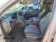 ✅ 2018 Chevrolet Traverse LT Cloth • VIN: 1GNERGKW5JJ191472 • Lot: 82128095. Wystawiony na Copart z przebiegiem 130 797 mil. Bezpłatny archiwum sprzedaży aukcyjnych z USA i szczegółowy raport historii pojazdu na DreamBid. Zdjęcie 7.