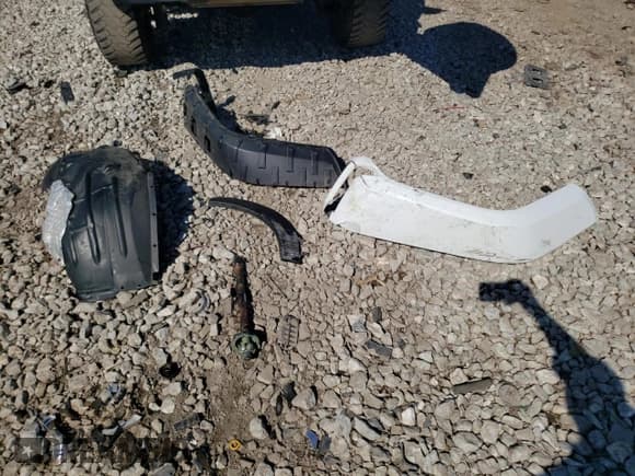 ✅ 2021 Jeep Wrangler Unlimited Sahara • VIN: 1C4JJXP64MW698832 • Lot: 80898685. Wystawiony na Copart z przebiegiem 63 929 mil. Bezpłatny archiwum sprzedaży aukcyjnych z USA i szczegółowy raport historii pojazdu na DreamBid. Zdjęcie 13.