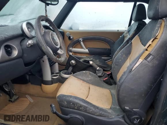 ✅ 2006 MINI Convertible S • VIN: WMWRH335X6TF87758 • Лот: 74358164. Опубликован ранее на Copart с пробегом Не указан. Бесплатный доступ к архиву аукционных продаж из США и подробный отчёт об истории автомобиля на DreamBid. Изображение 7.