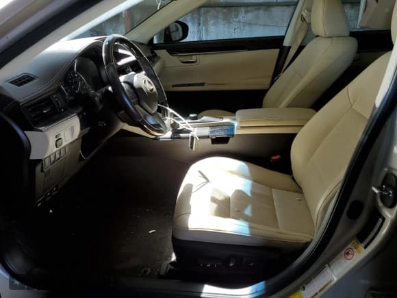 ✅ 2016 Lexus ES 330 • VIN: 58ABK1GGXGU023594 • Lot: 80181395. Wystawiony na Copart z przebiegiem 95 764 mil. Bezpłatny archiwum sprzedaży aukcyjnych z USA i szczegółowy raport historii pojazdu na DreamBid. Zdjęcie 7.