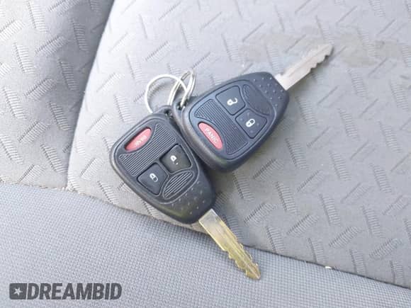 2008 Dodge Dakota z VIN 1D3HW38N38S581620, wystawiony jako IAAI lot #41961741 z przebiegiem 133 760 mil mil oraz . Historia ofert i sprzedaży dostępna na DreamBid. Obrazek 11.