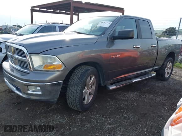 ✅ 2009 Dodge 1500 SLT • VIN: 1D3HB18P79S817608 • Lot: 38781894. Wystawiony na IAAI z przebiegiem 73 440 mil. Bezpłatny archiwum sprzedaży aukcyjnych z USA i szczegółowy raport historii pojazdu na DreamBid. Zdjęcie 2.