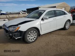 ✅ 2012 Chrysler 200 LX • VIN: 1C3CCBABXCN281588 • Лот: 92404095. Опубликован ранее на Copart с пробегом 104 650 миль. Бесплатный доступ к архиву аукционных продаж из США и подробный отчёт об истории автомобиля на DreamBid. Изображение 1.