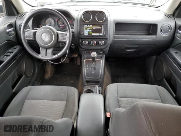 ✅ 2015 Jeep Patriot Altitude • VIN: 1C4NJRAB5FD257731 • Lot: 69115835. Wystawiony na Copart z przebiegiem 165 732 mil. Bezpłatny archiwum sprzedaży aukcyjnych z USA i szczegółowy raport historii pojazdu na DreamBid. Zdjęcie 8.