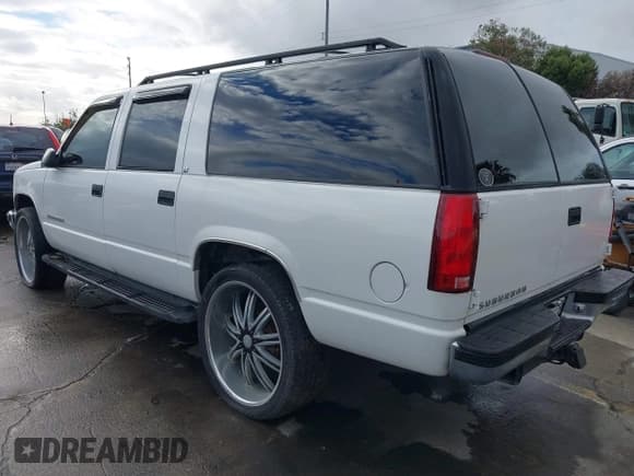 ✅ 1999 Chevrolet Suburban • VIN: 1GNFK16R4XJ371464 • Лот: 43615079. Опубликован ранее на IAAI с пробегом 259 069 миль. Бесплатный доступ к архиву аукционных продаж из США и подробный отчёт об истории автомобиля на DreamBid. Изображение 3.