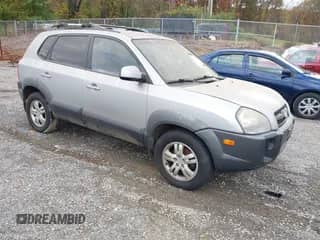 2008 Hyundai Tucson SE with VIN KM8JN12D18U865975, listed as a IAAI auction lot 43579002 with 185,761 mi miles and . Bid and sale history available at DreamBid. Image 1.
