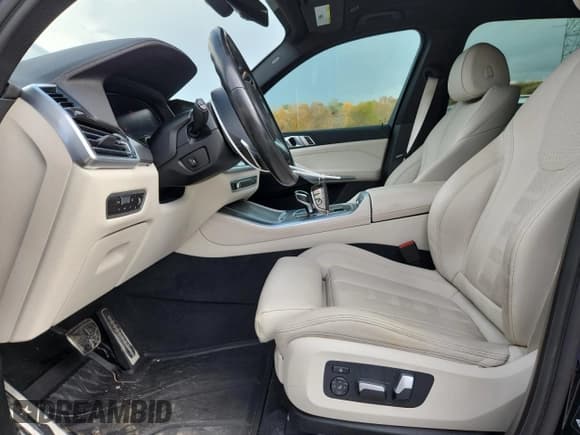 ✅ 2022 BMW X5 xDrive40i • VIN: 5UXCR6C08N9M79755 • Lot: 90331665. Wystawiony na Copart z przebiegiem 31 958 mil. Bezpłatny archiwum sprzedaży aukcyjnych z USA i szczegółowy raport historii pojazdu na DreamBid. Zdjęcie 7.