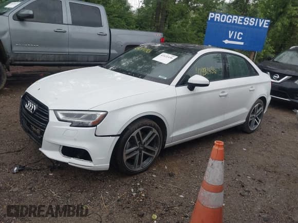 ✅ 2020 Audi A3 Premium Plus • VIN: WAUCUGFF3LA098989 • Lot: 42431436. Wystawiony na IAAI z przebiegiem 47 791 mil. Bezpłatny archiwum sprzedaży aukcyjnych z USA i szczegółowy raport historii pojazdu na DreamBid. Zdjęcie 2.