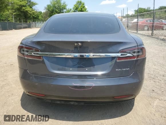 ✅ 2019 Tesla Model S 75D • VIN: 5YJSA1E24KF333988 • Lot: 61897765. Wystawiony na Copart z przebiegiem 56 935 mil. Bezpłatny archiwum sprzedaży aukcyjnych z USA i szczegółowy raport historii pojazdu na DreamBid. Zdjęcie 6.