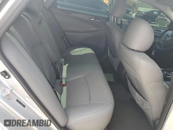 ✅ 2011 Hyundai Sonata SE • VIN: 5NPEC4AC7BH288585 • Lot: 55913764. Wystawiony na Copart z przebiegiem 73 186 mil. Bezpłatny archiwum sprzedaży aukcyjnych z USA i szczegółowy raport historii pojazdu na DreamBid. Zdjęcie 10.