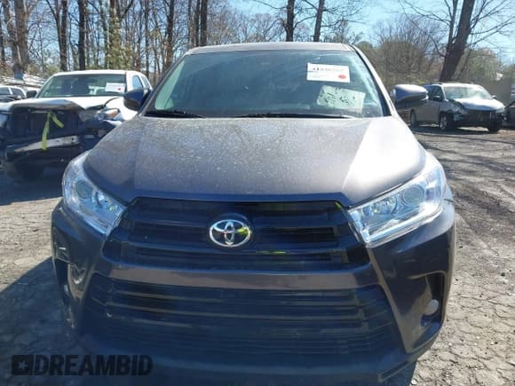 ✅ 2018 Toyota Highlander LE • VIN: 5TDZZRFH1JS278483 • Lot: 41846565. Wystawiony na IAAI z przebiegiem 59 849 mil. Bezpłatny archiwum sprzedaży aukcyjnych z USA i szczegółowy raport historii pojazdu na DreamBid. Zdjęcie 12.