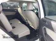 ✅ 2019 Volkswagen Tiguan SE • VIN: 3VV2B7AX3KM004357 • Lot: 43395115. Wystawiony na IAAI z przebiegiem 111 568 mil. Bezpłatny archiwum sprzedaży aukcyjnych z USA i szczegółowy raport historii pojazdu na DreamBid. Zdjęcie 8.