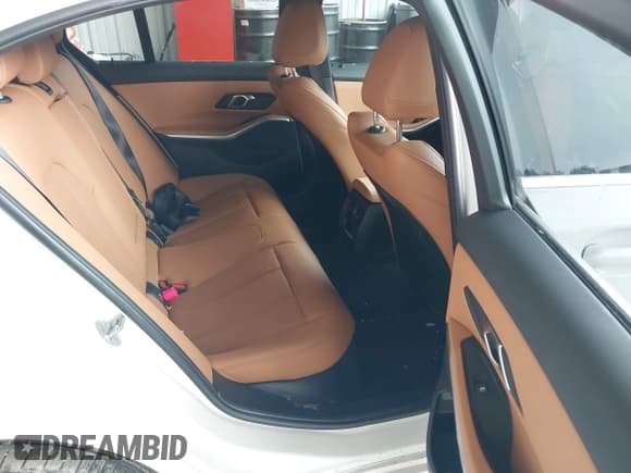 ✅ 2024 BMW 3 Series 330i xDrive • VIN: 3MW89FF03R8E37087 • Lot: 42242409. Listed on IAAI with 21,176 mi. Free auction sales archive from the USA and detailed vehicle history report at DreamBid. Image 8.