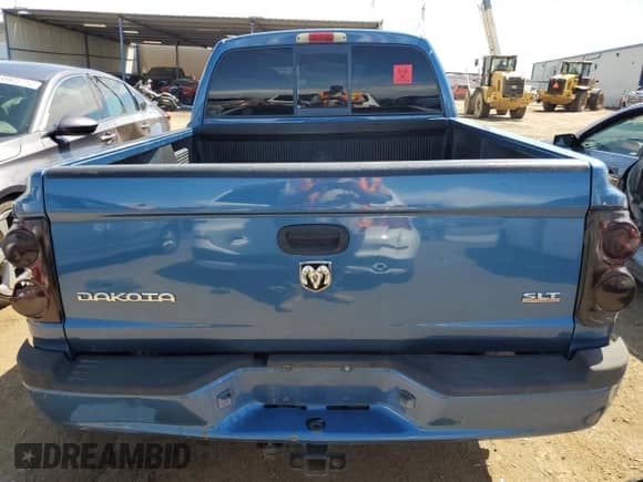 2005 Dodge Dakota SLT z VIN 1D7HW48N25S136981, wystawiony jako Copart lot #68930614 z przebiegiem 204 726 mil mil oraz Szkoda całkowita • Salvage title. Historia ofert i sprzedaży dostępna na DreamBid. Obrazek 6.