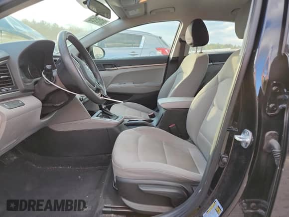 ✅ 2018 Hyundai Elantra SE • VIN: 5NPD74LF5JH329687 • Лот: 90101615. Опубликован ранее на Copart с пробегом 81 186 миль. Бесплатный доступ к архиву аукционных продаж из США и подробный отчёт об истории автомобиля на DreamBid. Изображение 7.