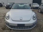 ✅ 2012 Volkswagen Beetle Turbo • VIN: 3VWVA7ATXCM663188 • Lot: 81608535. Wystawiony na Copart z przebiegiem 64 082 mil. Bezpłatny archiwum sprzedaży aukcyjnych z USA i szczegółowy raport historii pojazdu na DreamBid. Zdjęcie 5.