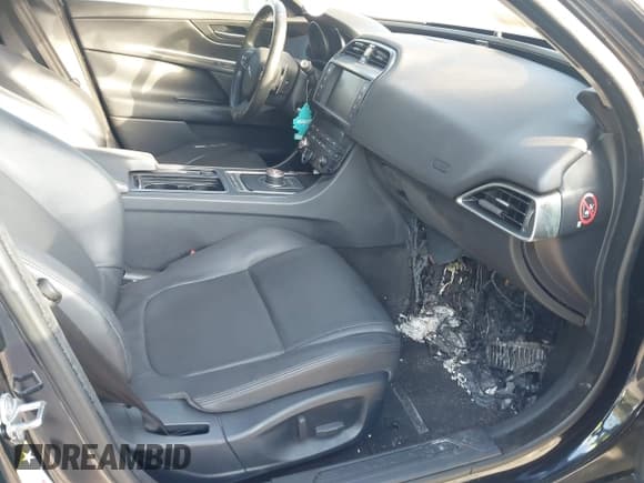 ✅ 2018 Jaguar XE 25t • VIN: SAJAR4FX7JCP35484 • Лот: 41312008. Опубликован ранее на IAAI с пробегом Не указан. Бесплатный доступ к архиву аукционных продаж из США и подробный отчёт об истории автомобиля на DreamBid. Изображение 5.