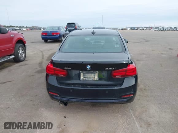 ✅ 2018 BMW 3 Series 330i xDrive • VIN: WBA8D9C54JEM31381 • Lot: 41904785. Listed on IAAI with 64,796 mi. Free auction sales archive from the USA and detailed vehicle history report at DreamBid. Image 16.