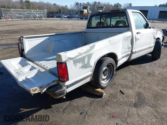✅ 1993 Chevrolet S-10 X96 • VIN: 1GCCS14Z2P8119315 • Лот: 41530781. Опубликован ранее на IAAI с пробегом 215 578 миль. Бесплатный доступ к архиву аукционных продаж из США и подробный отчёт об истории автомобиля на DreamBid. Изображение 4.