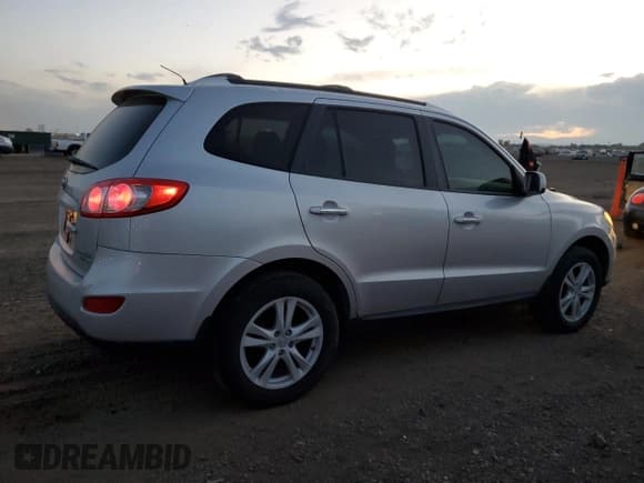 ✅ 2011 Hyundai Santa Fe Limited • VIN: 5XYZKDAG9BG005750 • Lot: 86076955. Listed on Copart with 132,140 mi. Free auction sales archive from the USA and detailed vehicle history report at DreamBid. Image 3.