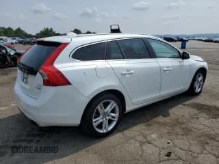 ✅ 2015 Volvo V60 T5 Platinum • VIN: YV1612SD5F1202932 • Лот: 56551523. Опубликован ранее на Copart с пробегом 83 417 миль. Бесплатный доступ к архиву аукционных продаж из США и подробный отчёт об истории автомобиля на DreamBid. Изображение 3.