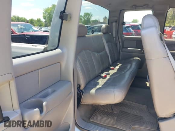 ✅ 2001 GMC Sierra 1500 SLE • VIN: 2GTEK19T611308931 • Лот: 42192722. Опубликован ранее на IAAI с пробегом 271 777 миль. Бесплатный доступ к архиву аукционных продаж из США и подробный отчёт об истории автомобиля на DreamBid. Изображение 8.