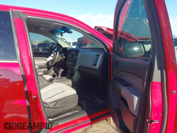 ✅ 2019 Chevrolet Colorado 2WD Work Truck • VIN: 1GCHSBEA8K1314941 • Lot: 43309682. Wystawiony na IAAI z przebiegiem 64 568 mil. Bezpłatny archiwum sprzedaży aukcyjnych z USA i szczegółowy raport historii pojazdu na DreamBid. Zdjęcie 5.