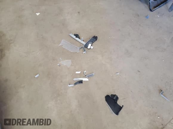 ✅ 2006 Chrysler 300 Touring • VIN: 2C3KK53G46H537858 • Лот: 92198665. Опубликован ранее на Copart с пробегом 212 807 миль. Бесплатный доступ к архиву аукционных продаж из США и подробный отчёт об истории автомобиля на DreamBid. Изображение 12.