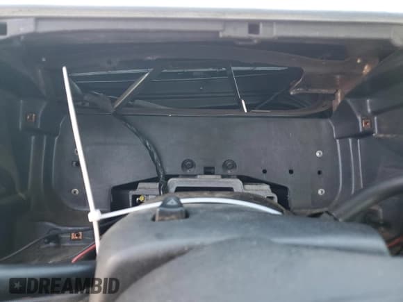 ✅ 2003 Chevrolet Silverado 2500HD LS • VIN: 1GCHC29U73E326834 • Лот: 75445054. Опубликован ранее на Copart с пробегом Не указан. Бесплатный доступ к архиву аукционных продаж из США и подробный отчёт об истории автомобиля на DreamBid. Изображение 8.