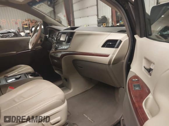 ✅ 2013 Toyota Sienna XLE • VIN: 5TDDK3DC0DS067993 • Lot: 41597189. Listed on IAAI with 159,314 mi. Free auction sales archive from the USA and detailed vehicle history report at DreamBid. Image 5.