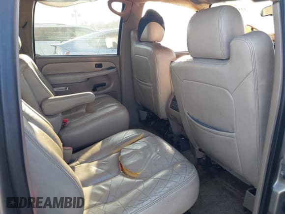 ✅ 2003 Chevrolet Suburban Z71 • VIN: 3GNFK16ZX3G265242 • Lot: 43476969. Wystawiony na IAAI z przebiegiem 225 973 mil. Bezpłatny archiwum sprzedaży aukcyjnych z USA i szczegółowy raport historii pojazdu na DreamBid. Zdjęcie 8.