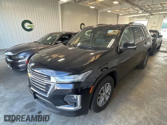 ✅ 2022 Chevrolet Traverse LT Cloth • VIN: 1GNEVMKW2NJ173365 • Lot: 42950321. Wystawiony na IAAI z przebiegiem 47 141 mil. Bezpłatny archiwum sprzedaży aukcyjnych z USA i szczegółowy raport historii pojazdu na DreamBid. Zdjęcie 1.
